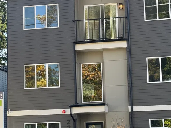 221A NE 185th St, Seattle, WA 98155