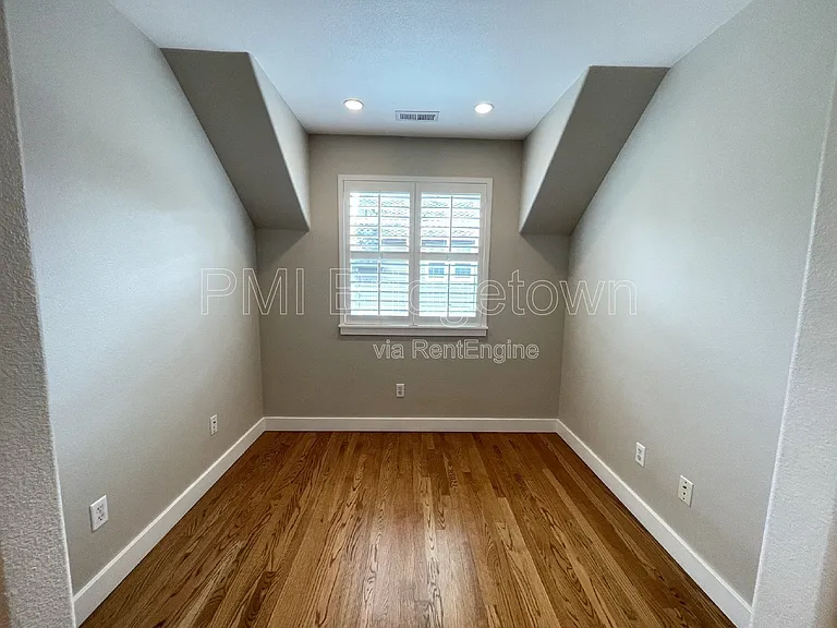 10235 NW Edgewood Dr — Photo 16