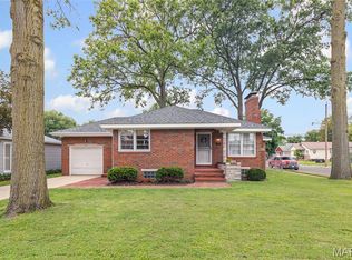 418 N Maple Ave, Roxana, IL 62084