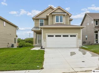 11260 Portage Dr, Papillion, NE 68046