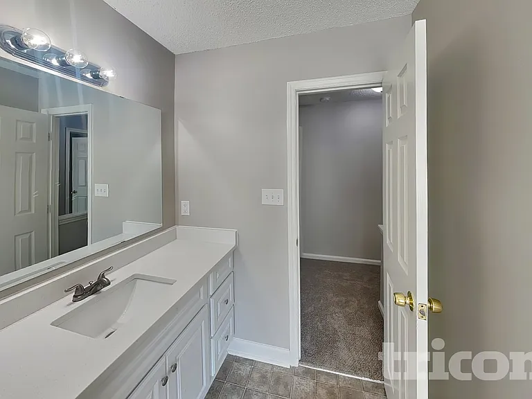 7400 Palmetto Ct — Photo 12