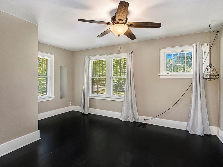 1110 Cambridge Dr — Photo 7