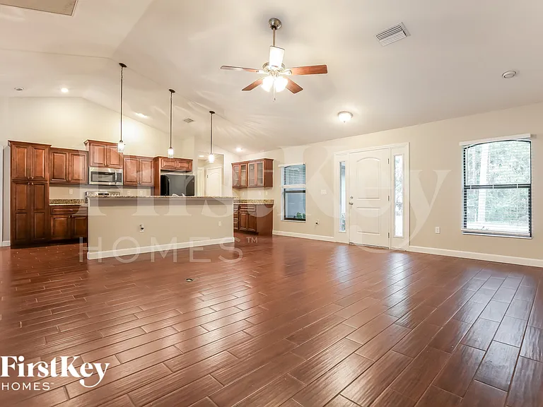 2267 Kamsler Ave — Photo 4