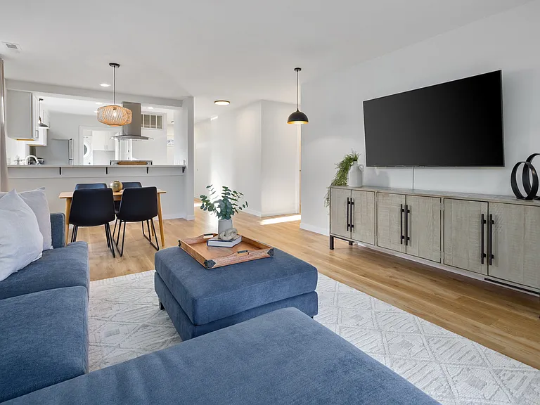 2534 Yew St #B — Photo 5