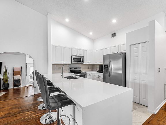 5th image of 370 Coral Trace Lane