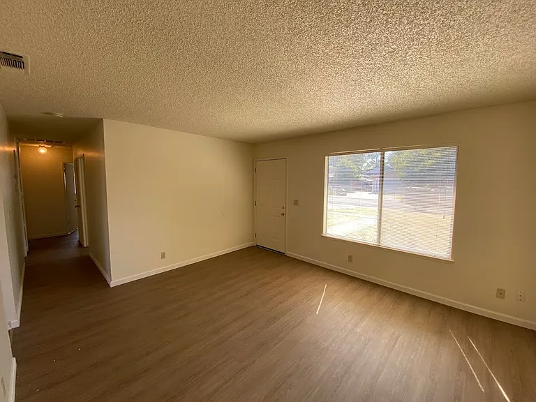 6804 Harlequin Way — Photo 4
