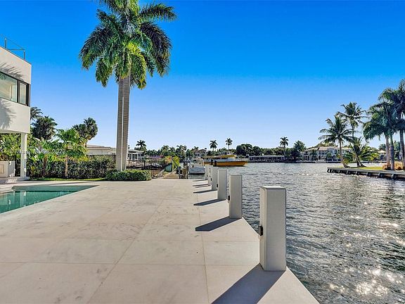 5th image of 511 Isle Of Capri Dr