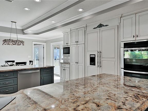 2nd image of 4022 S Peninsula Dr
