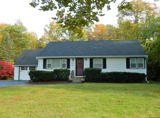 828 Whitney Dr, Niskayuna, NY 12309