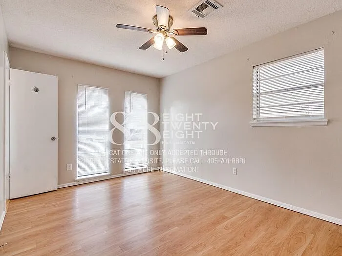 9717 NE 4th St — Photo 35