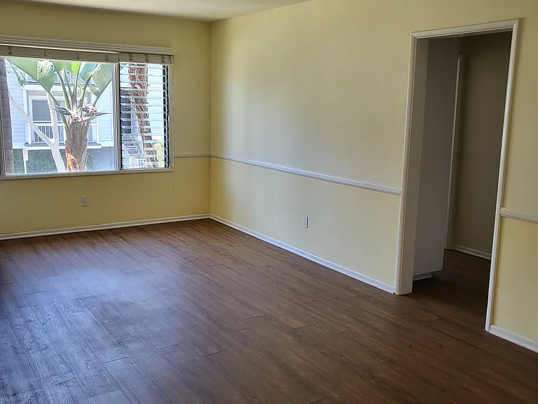 10424 Tabor St — Photo 9