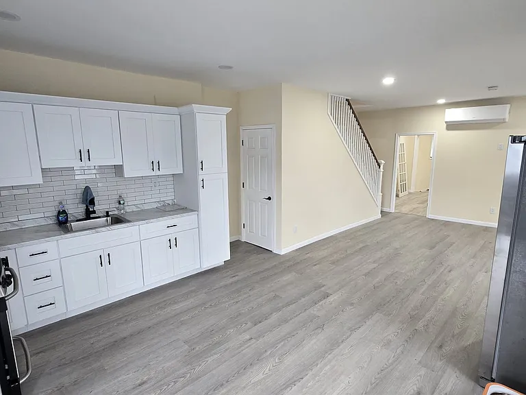 338 E Main St — Photo 5