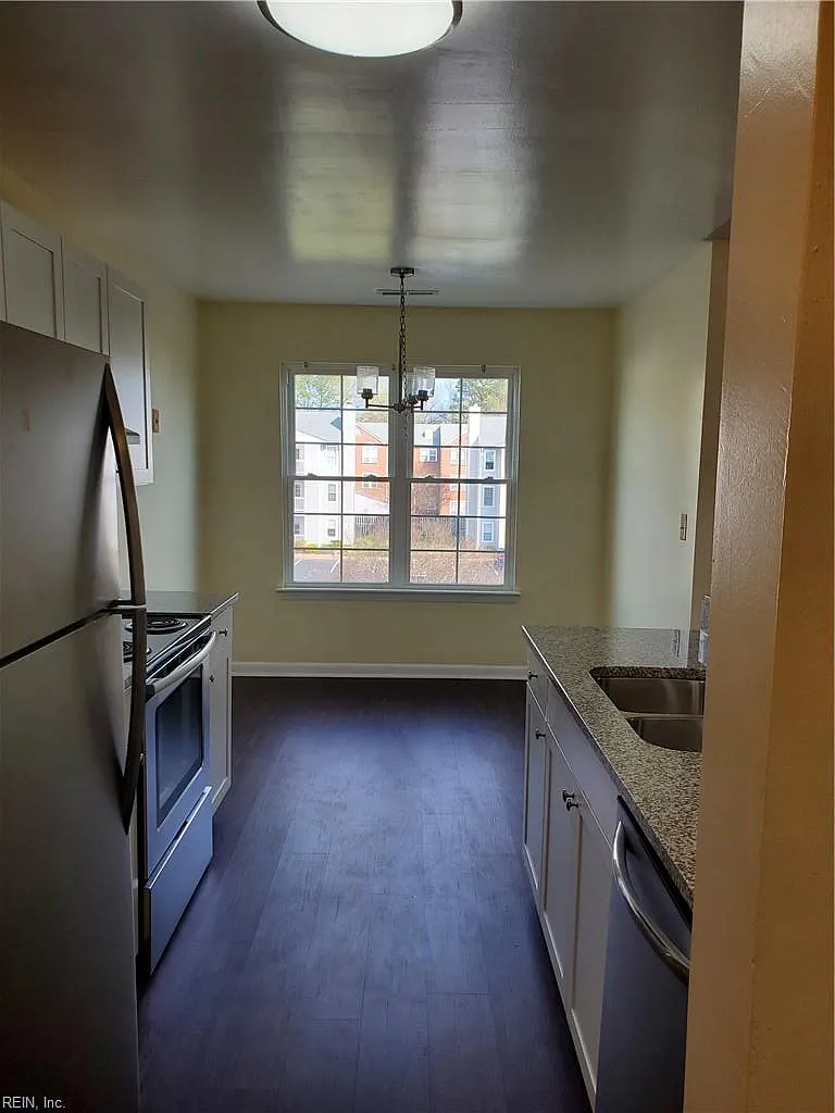1893 Chantilly CT — Photo 3