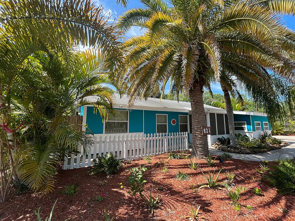 Single-family lake house on the edge of Largo & Belleair.