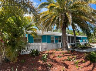 821 7th St NW, Largo, FL 33770