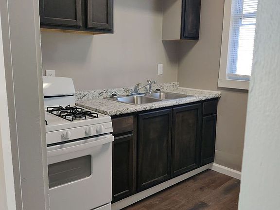 3rd image of 514 E Jefferson St #3