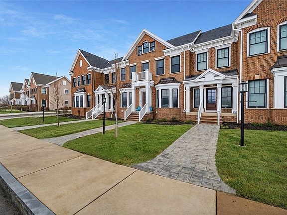 3rd image of 45 Watermark Lndg E