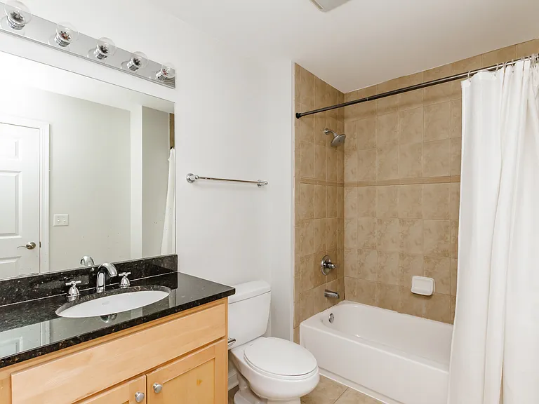 2035 S Indiana Ave #401 — Photo 12