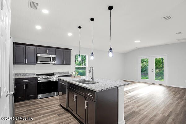 1st image of 407 RUSTIC Road