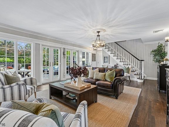 3rd image of 586 Prospect Ave