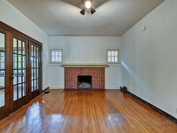 3rd image of 4426 N College Ave