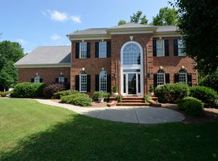 8600 Rosedale Dr, Oak Ridge, NC 27310