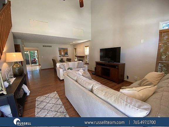 4th image of 714 Bur Oak Ct W