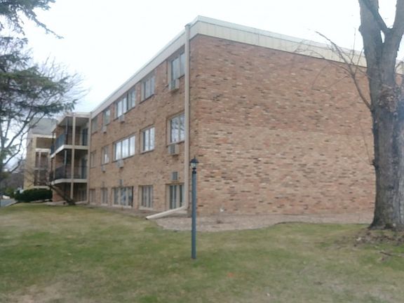3rd image of 4351 Parklawn Ave #202
