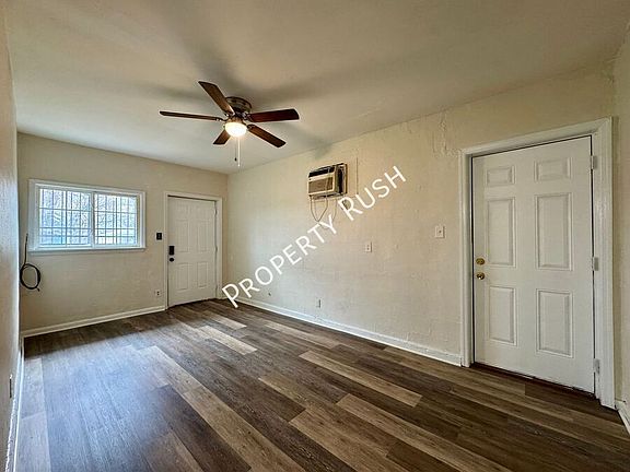 4th image of 3605 Dorris St