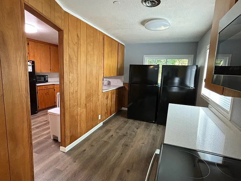 1111 NW 32nd St #6 — Photo 7