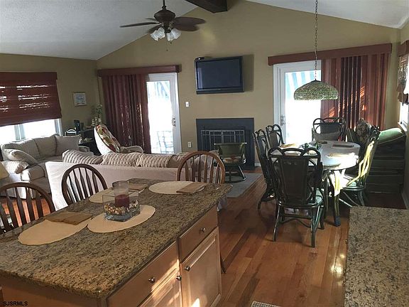 5th image of 4547 West Ave