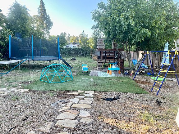3rd image of 4032 Altamont Ave