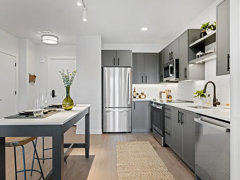 The Laurent — Photo 4
