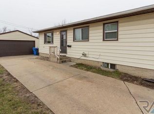 2305 E Sioux St, Sioux Falls, SD 57103