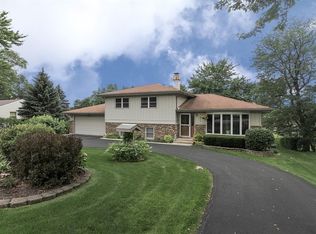 2N252 Mildred Ave, Glen Ellyn, IL 60137