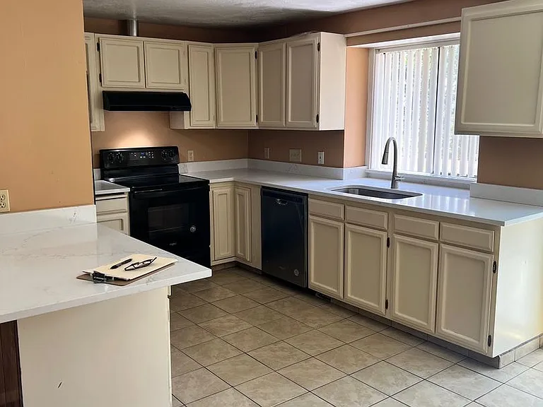 1990 Graham Dr — Photo 19