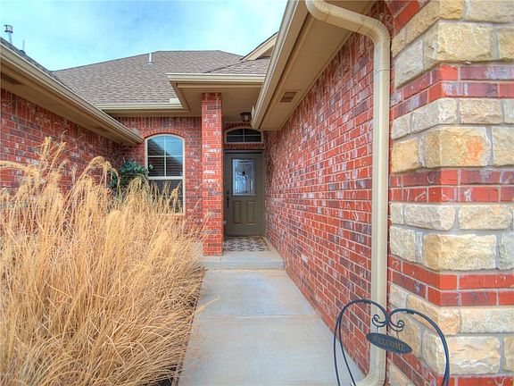 3rd image of 4725 SW 121st St