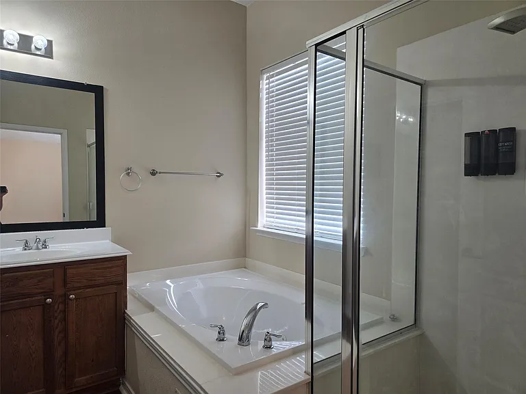 2706 Courtyard Ln — Photo 13