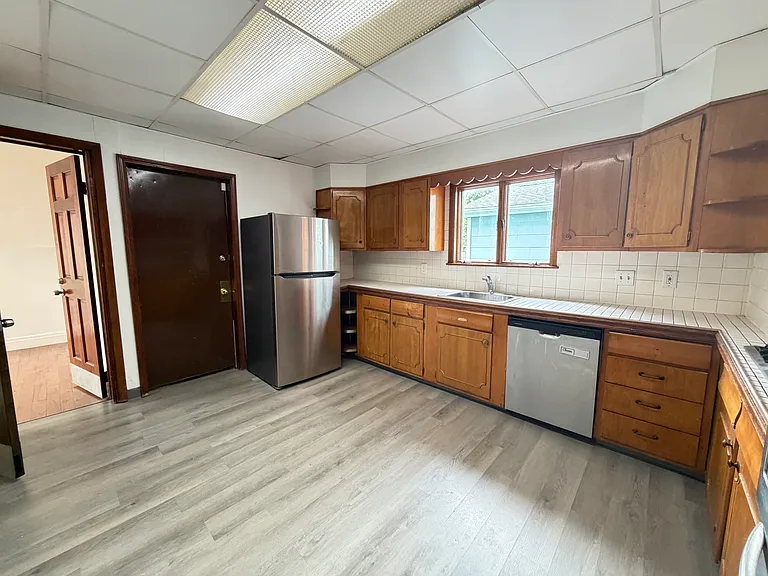 1080 Elmwood Ave #1 — Photo 37