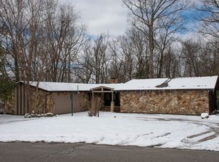 2215 Topsfield Rd, South Bend, IN 46614