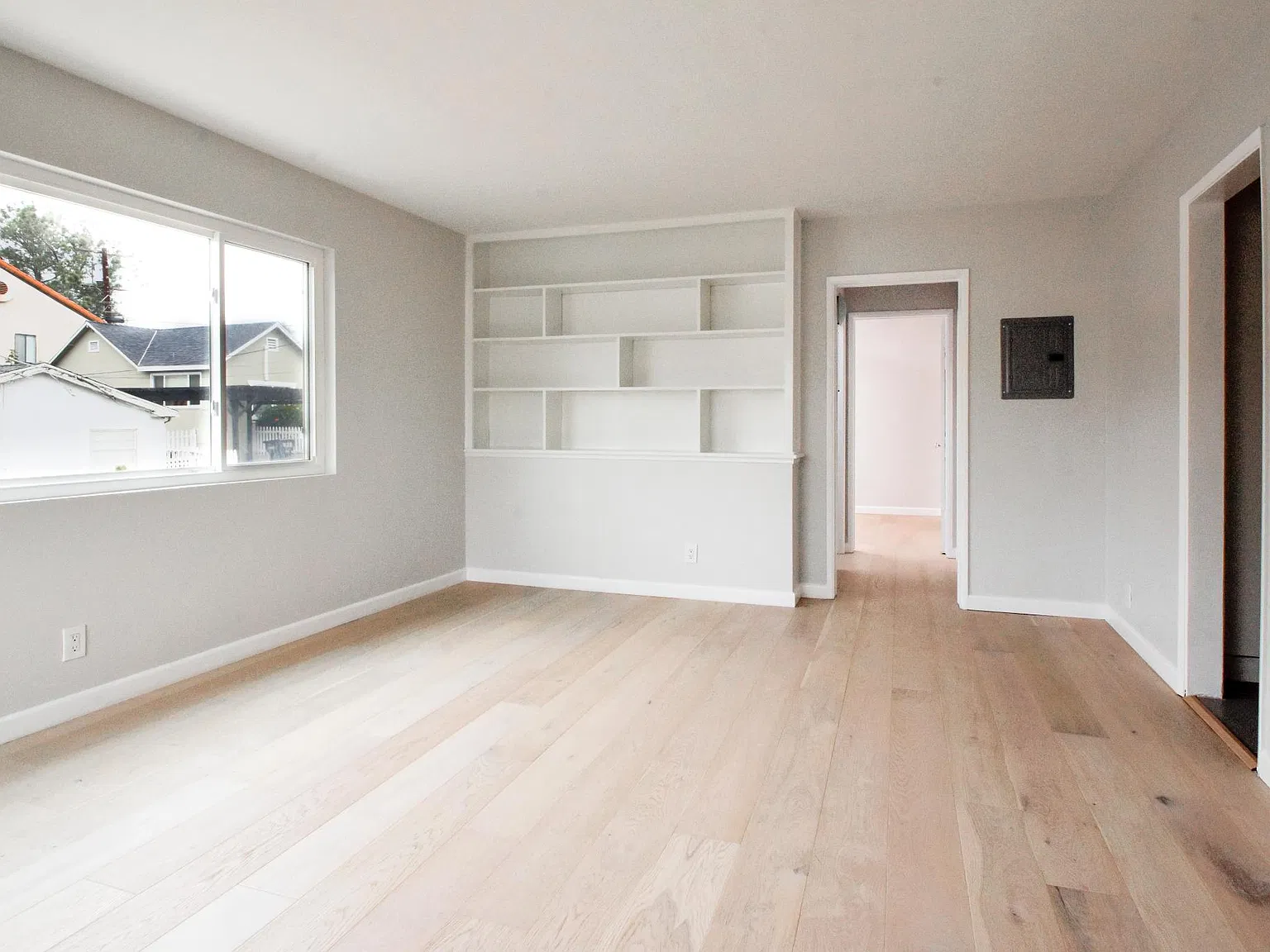 2115 Landis St — Photo 4