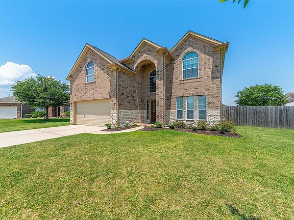 4th image of 9714 Crestwood Dr