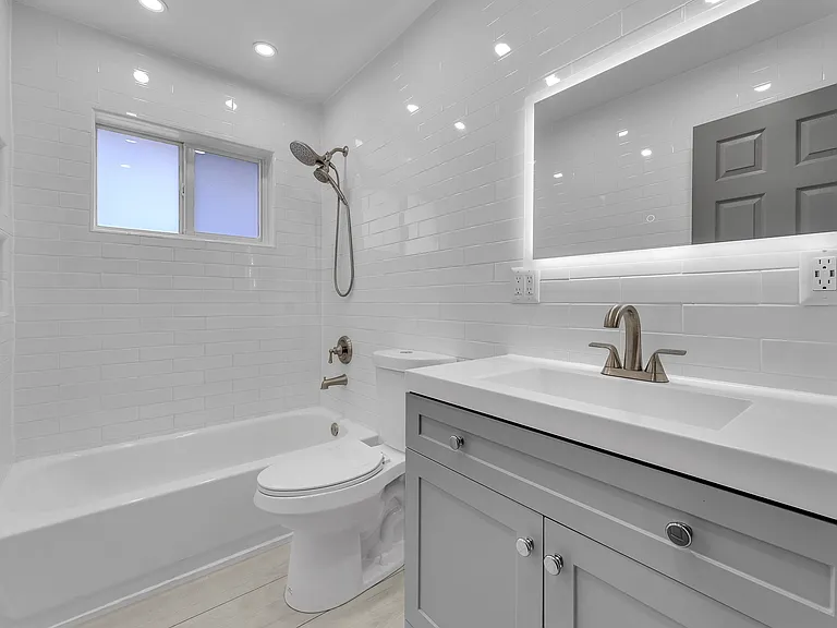 48 SW 13th St — Photo 11
