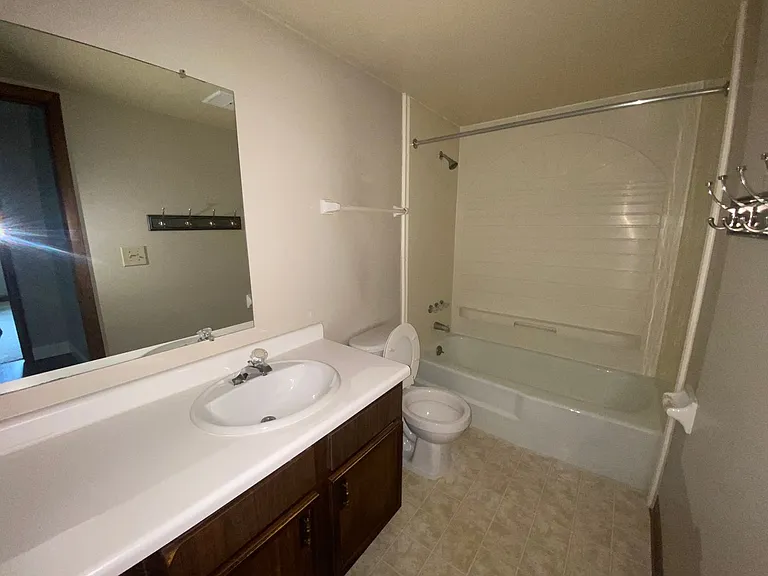 N114W15518 Sylvan Cir — Photo 10