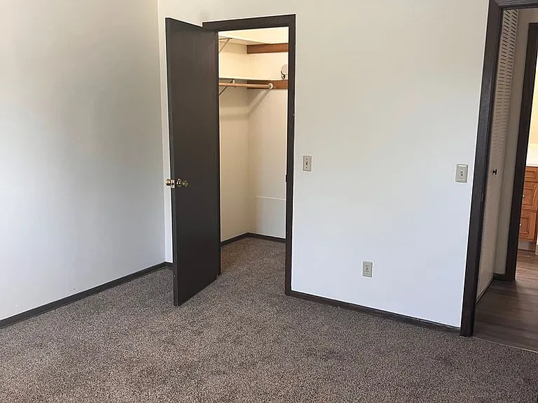 1320-1322 W Meadows Dr — Photo 28