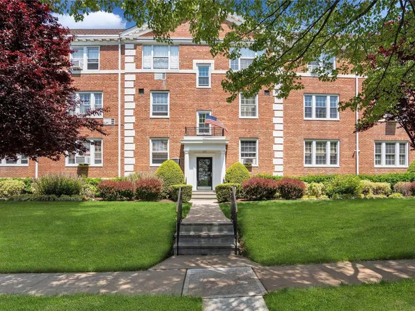 117 Second Street #D4, Garden City, NY 11530