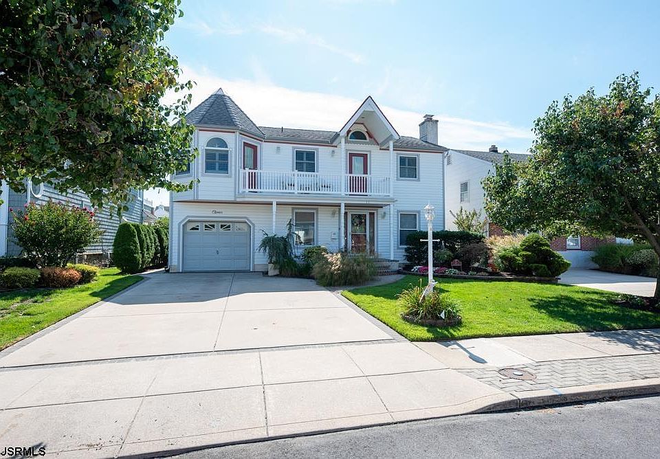 1st image of 11 Grenada Ln