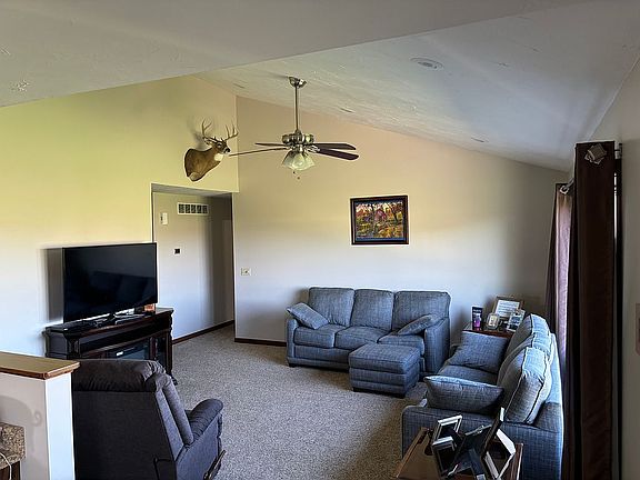 5th image of 218 Fieldstone Dr