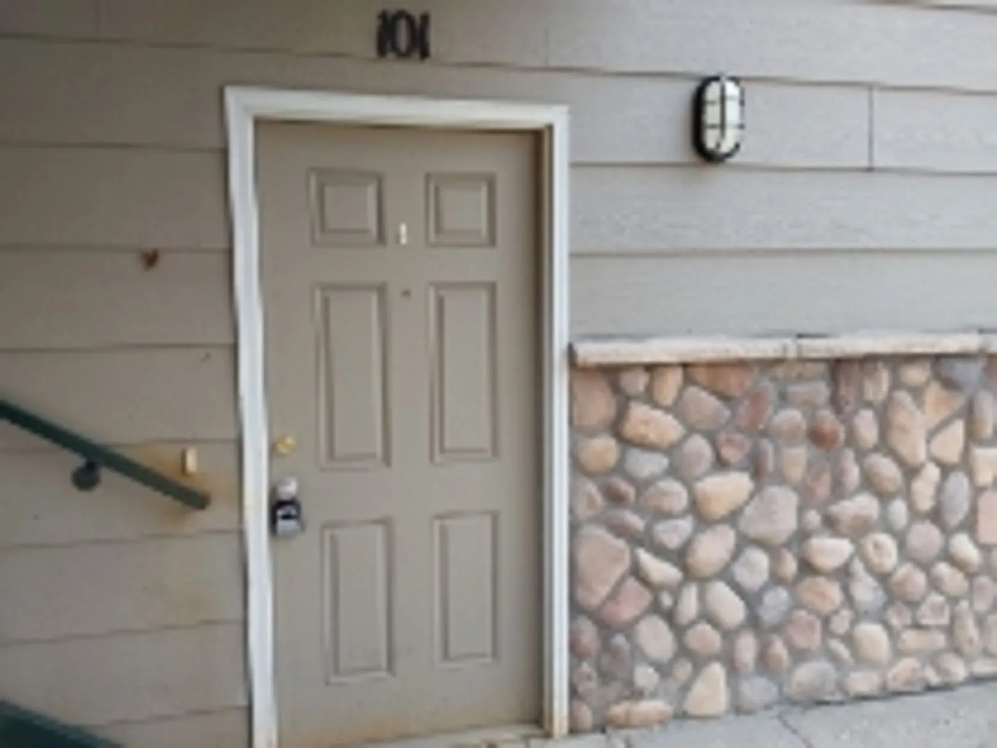 Spacious Condo in West Foco — Photo 1