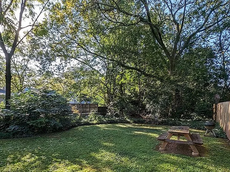 1063 Kirkwood Ave SE #B — Photo 9